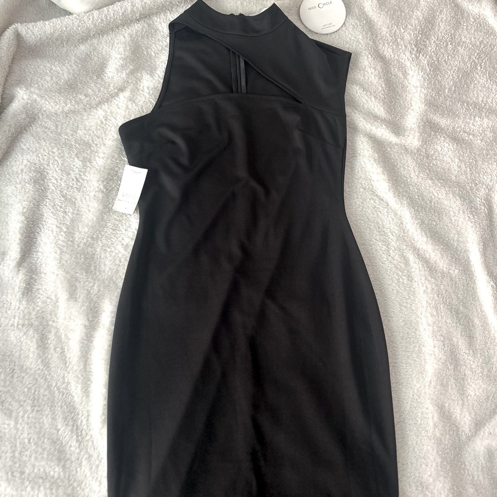 Black Miss. Circle Midi Dress